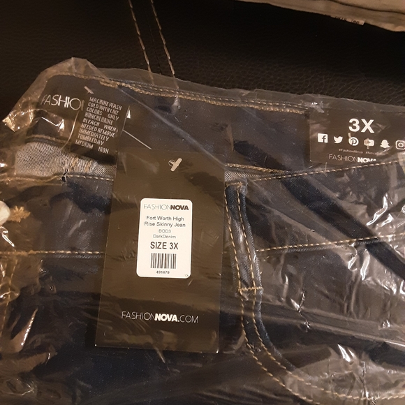 Fashion Nova Jeans - Picture 2 of 3